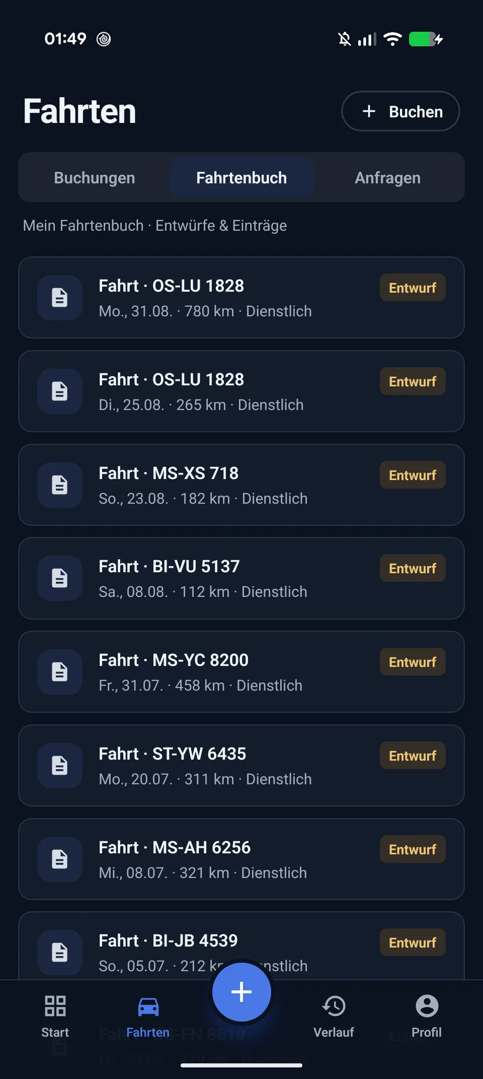 Fahrtenbuch der Android-App mit Fahrzeugen, Fahrtstrecken und als Entwurf markierten Einträgen